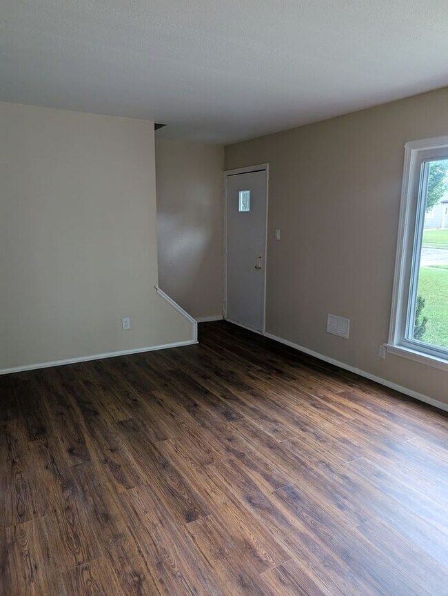 Foto del edificio - Charming 4 beds 1 bath in Euclid!