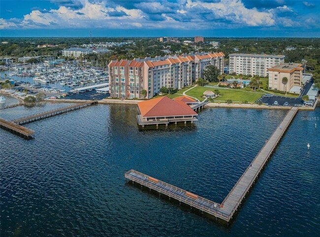 Building Photo - 632 Edgewater Dr