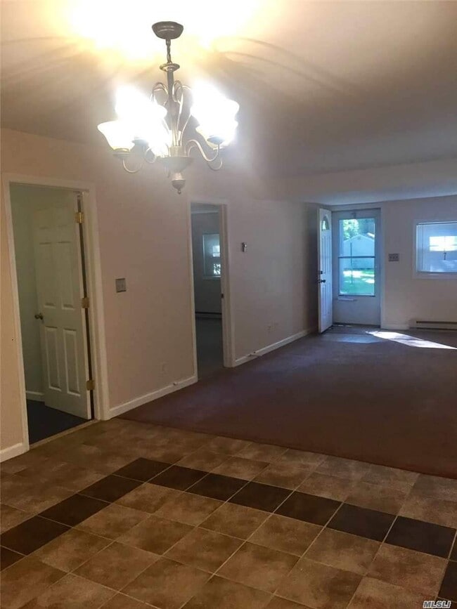 Building Photo - 129 Westbury Dr