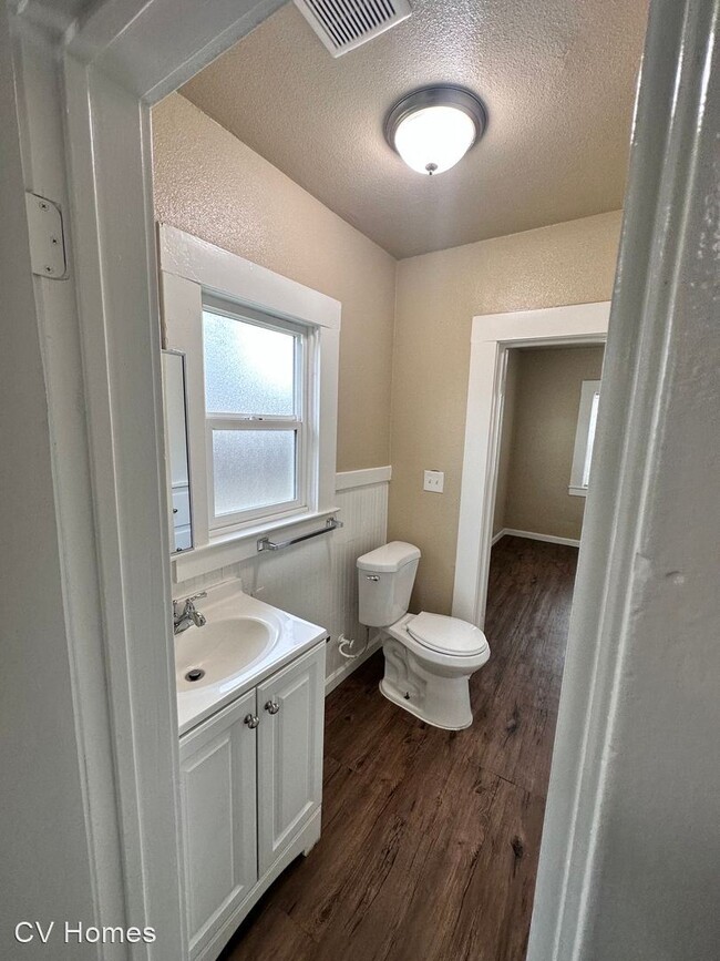Building Photo - 2 br, 1 bath House - 415 W. Florinda St.