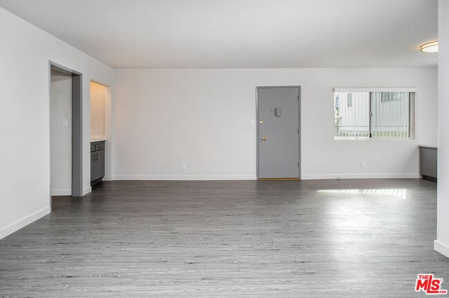 Building Photo - 450 S Los Robles Ave