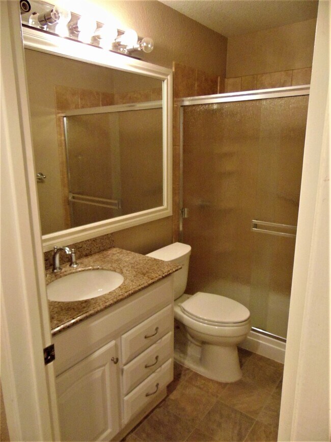 Building Photo - Beautiful One Bedroom Condo in Alamo Villas!