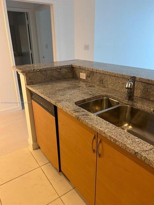 Foto del edificio - 2775 NE 187th St