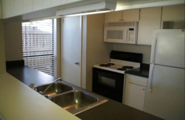 Building Photo - 2500 Hickory Dr
