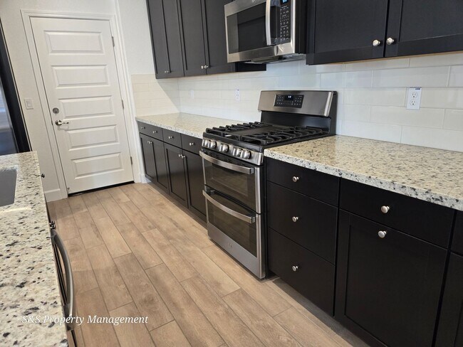 Building Photo - 440 Castle Peak Ct