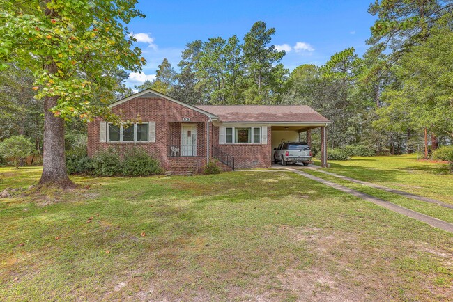 Building Photo - Fully Furnished Classic Summerville Home!