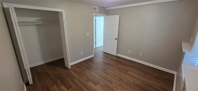 Foto del edificio - 3813 N Bogan Rd