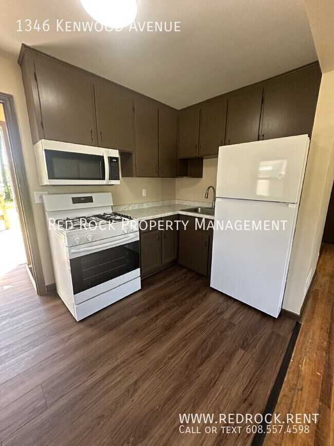 Foto del edificio - 1346 Kenwood Ave