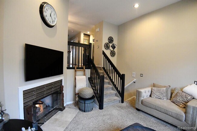 Foto del edificio - 22173 W Village Dr