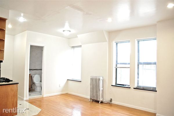 Building Photo - 83 Graham Ave