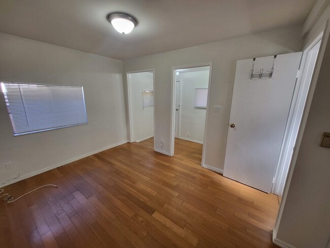 Building Photo - 346 S Ave 19