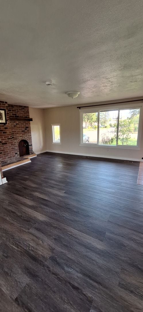 Building Photo - Single level pet friendly home - Move In Special