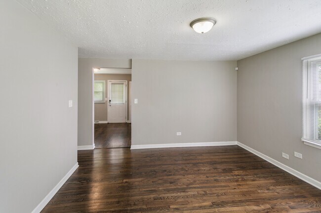 Foto del edificio - 15403 Cherry Ln