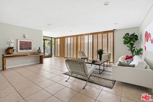 Foto del edificio - 419 N Oakhurst Dr