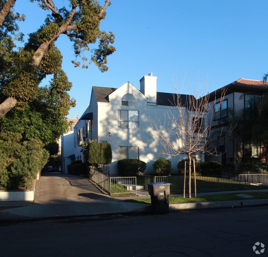 Primary Photo - 1103 W Angeleno Ave