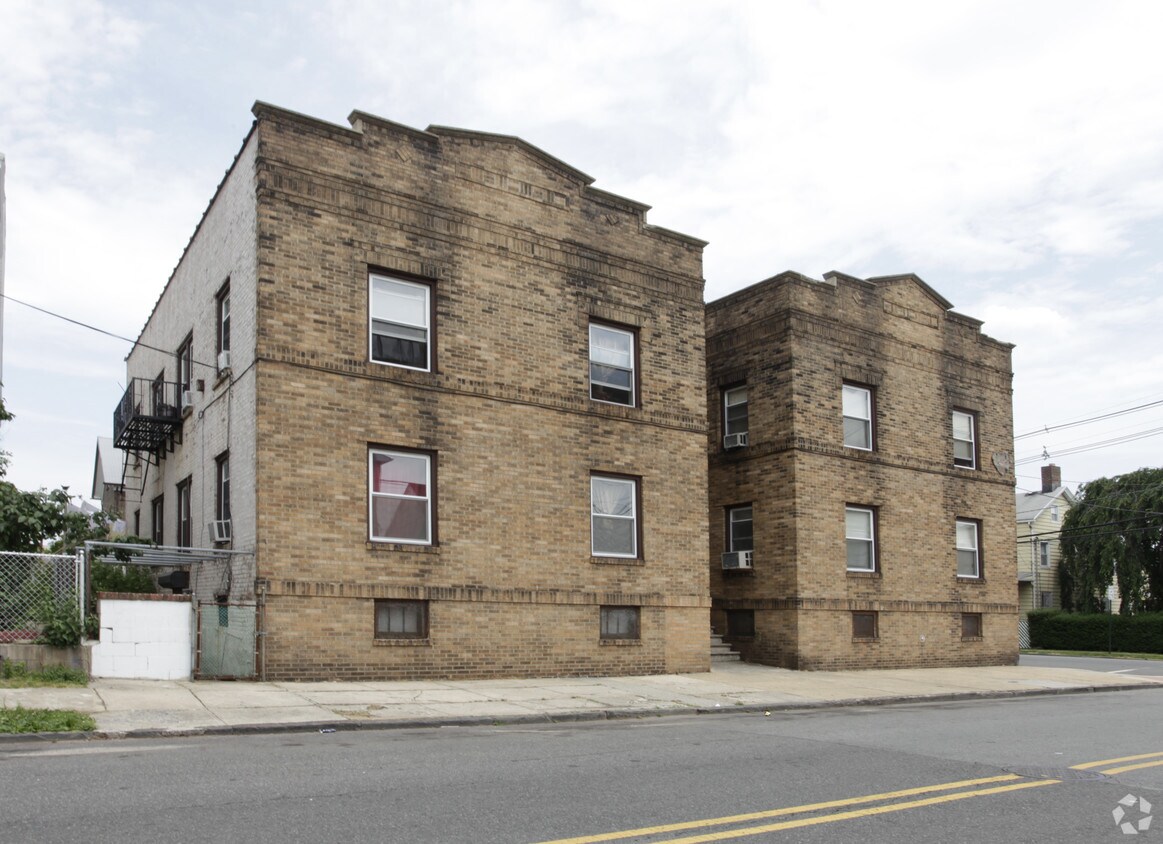 Primary Photo - 201 Marshall St