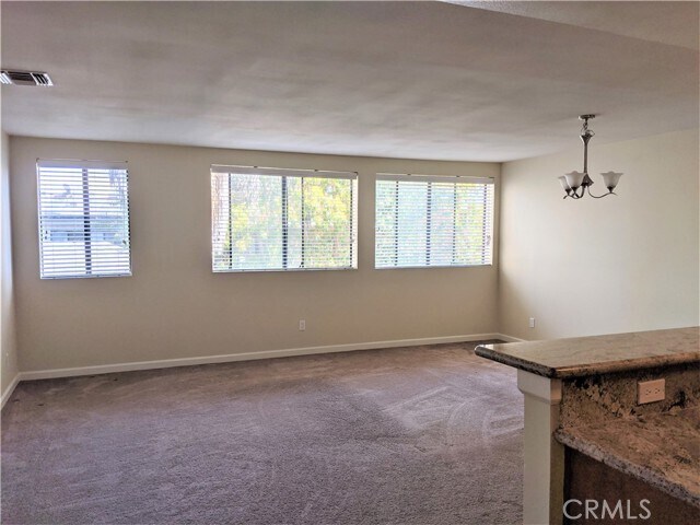 Foto principal - 17330 Chatsworth St