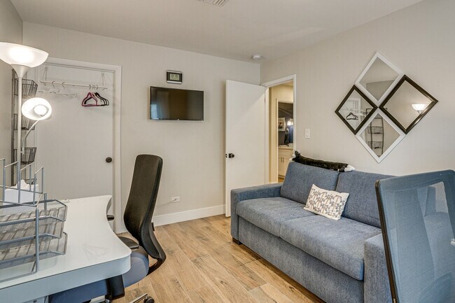 Foto del edificio - 2331 E Lupine Ave