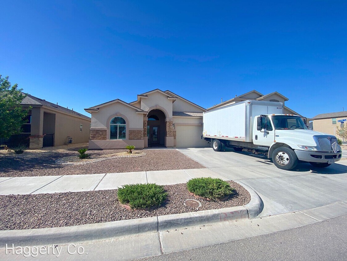 Primary Photo - 3 br, 2 bath House - 12776 Runway