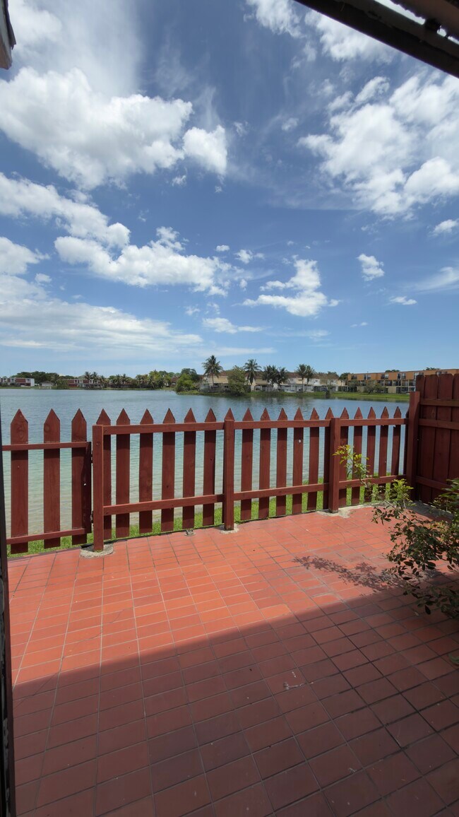 Foto del edificio - 341 NW 109th Ave