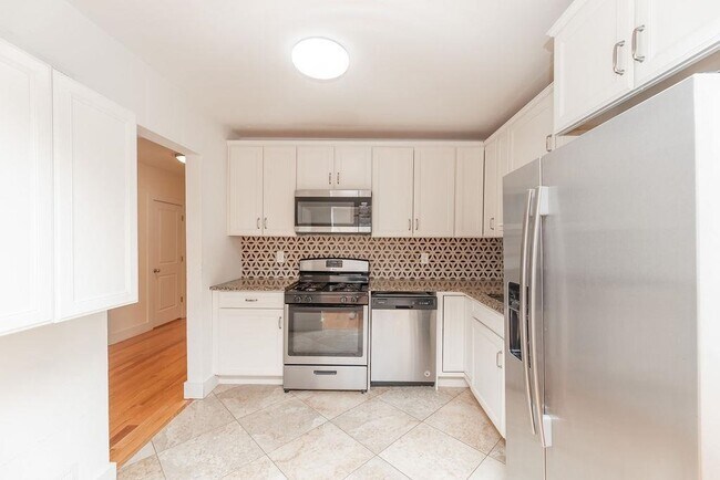 Foto del edificio - 796 Broadway