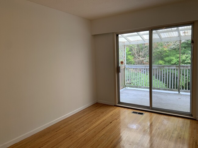 Building Photo - 5342-539A 9a Ave