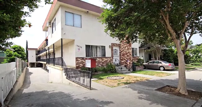 Foto del edificio - 13422 Camilla St
