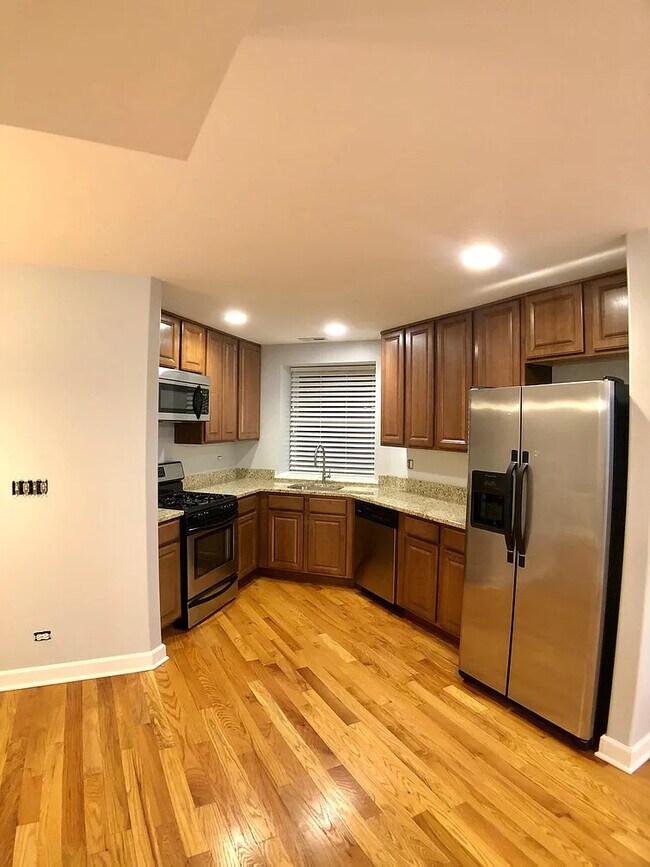 Foto del edificio - 2341 N Albany Ave