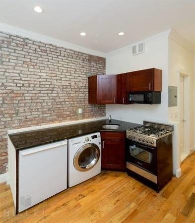 Primary Photo - 143 W Broadway