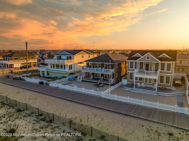 Building Photo - 1404 Oceanfront