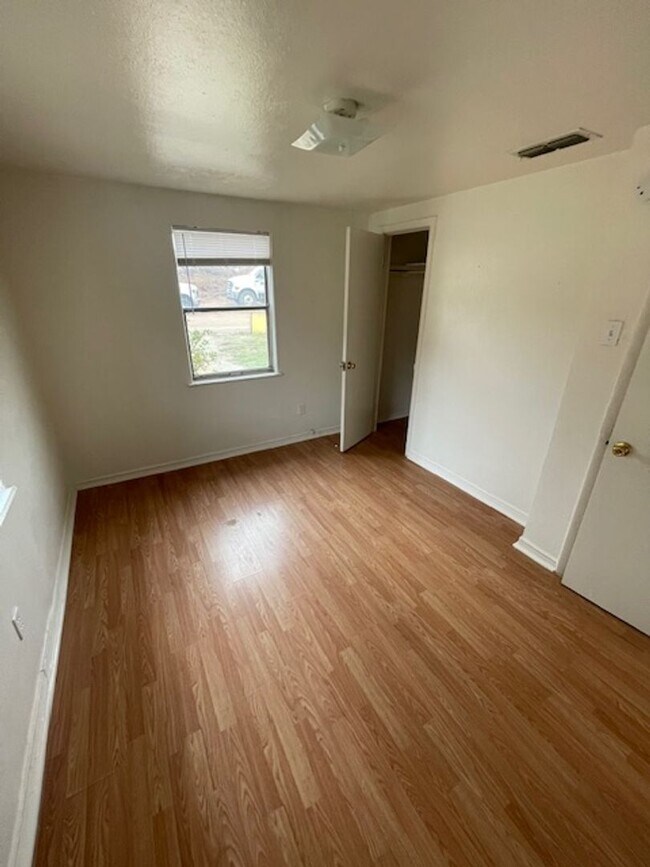Building Photo - 2814 W Shady Shores Rd