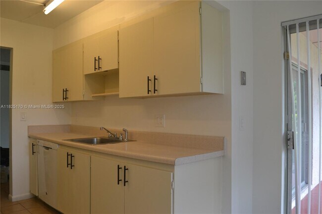 Building Photo - 8000 Lagos De Campo Blvd