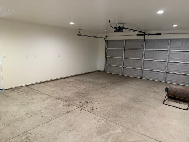 Building Photo - 1147 Dewitt Ave