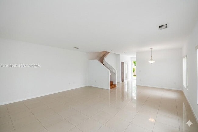 Building Photo - 2780 SW 33rd Ave