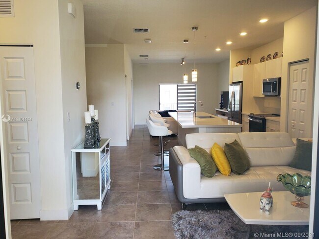 Foto del edificio - 7855 NW 104th Ave