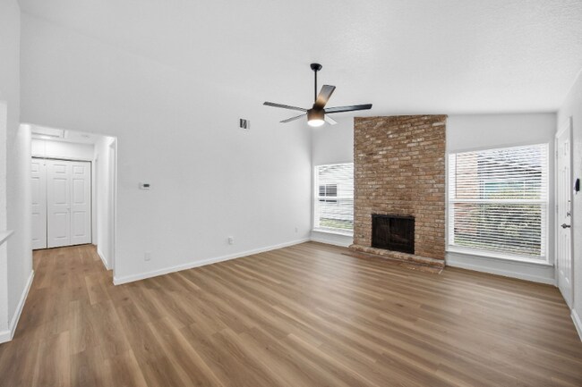 Foto del edificio - 218 W William Cannon Dr