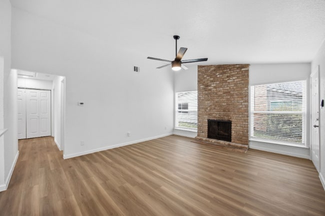 Building Photo - 218 W William Cannon Dr