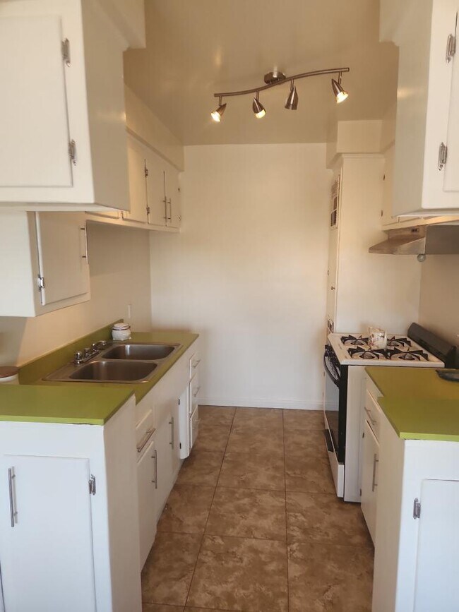 Foto del edificio - 6116 Radford Ave