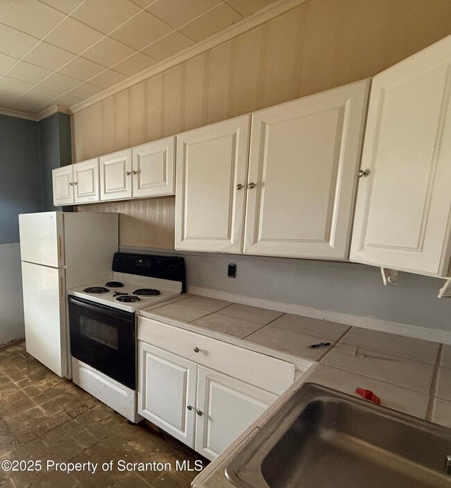 Building Photo - 1019 Bunker Hill St