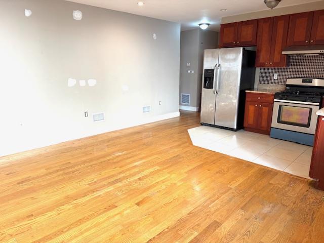 Foto del edificio - 232-09-232-64 64th Ave