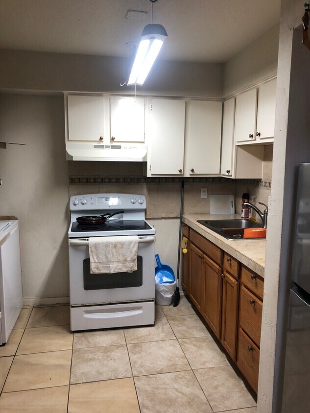Foto principal - 9350 Country Creek Dr