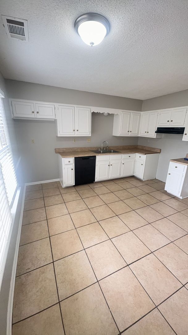 Foto del edificio - Charming 3 bedroom  / 2 bathroom home - Op...