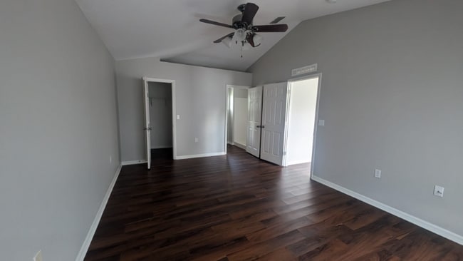 Foto del edificio - 2241 Burlington St