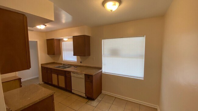 Foto del edificio - 3 Bedroom, 1 Bath Single Family Home in Or...