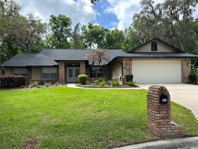 Building Photo - 942 Deerwood Loop