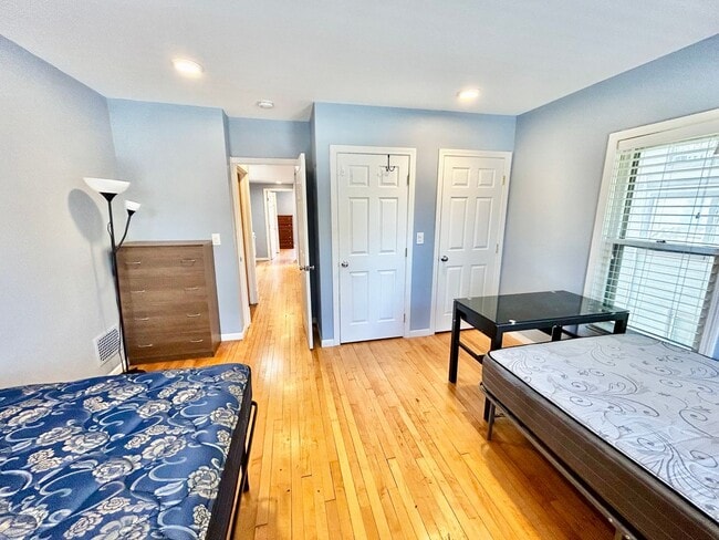 Building Photo - Varsity Management