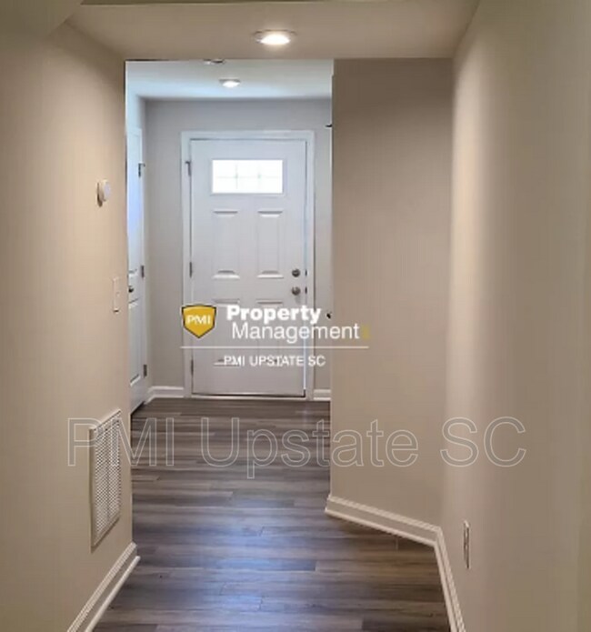 Building Photo - 205 Brooklane Ct