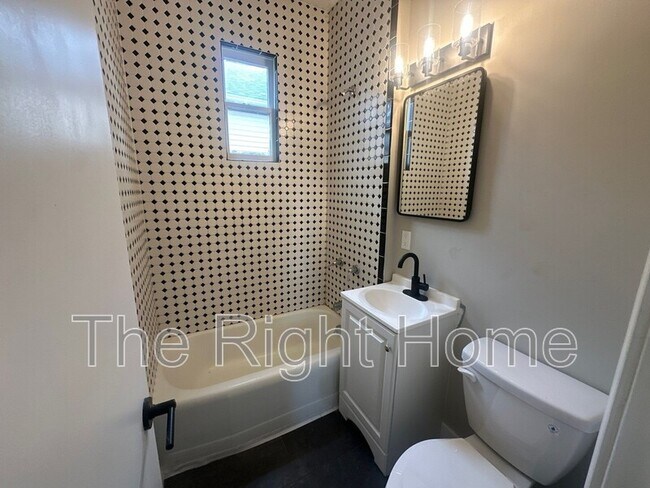 Foto del edificio - 4444 N 60th St