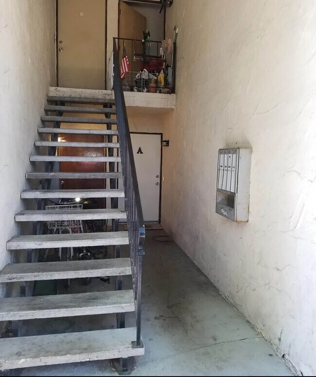 Foto del edificio - 1271 Murray Ave