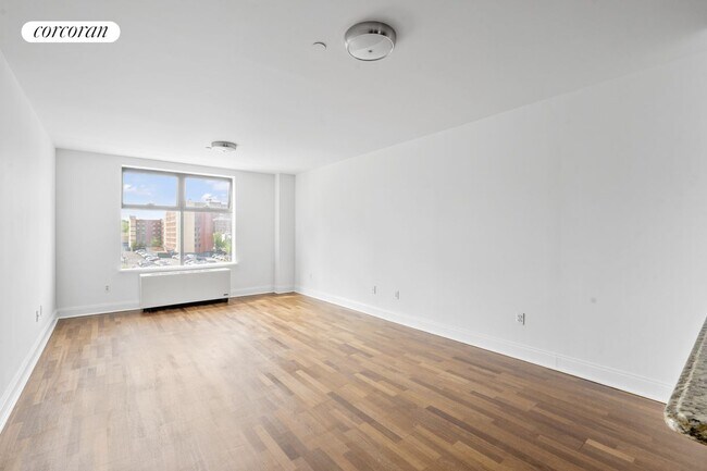 Foto del edificio - 721 Flushing Ave